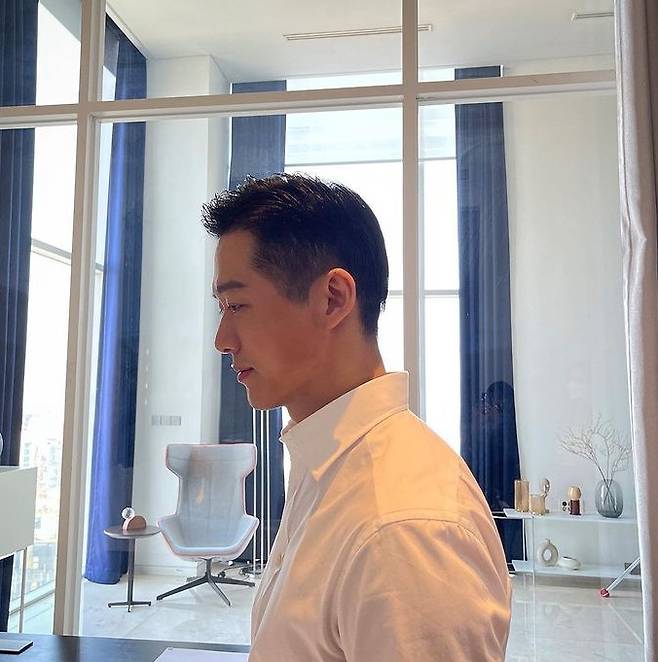 Actor Namgoong Min flaunted his warm visualsOn the 10th, Namgoong Min posted two photos on his personal Instagram with emoticon.In the open photo, Namgoong Min is staring somewhere in a clean shirt.The Earrings of Madame de... was captured with a snap of soulder and masculine short hair.The carving jawline of Namgoong Min in particular was outstanding, attracting peoples attention with a high nose and perfect shirt-fitting.Meanwhile, Namgoong Min chose MBCs new drama Black Sun as his next work.Black Sun is a story that happens when the best field agent of the NIS who disappeared a year ago returns to the organization to find an internal traitor who dropped himself into hell.