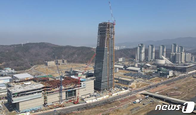 대전 유성구 도룡동에 위치한 신세계 사이언스 콤플렉스가 올 8월 개점을 앞두고 공사가 진행되고 있다. 2021.3.5/뉴스1 © News1 김기태 기자