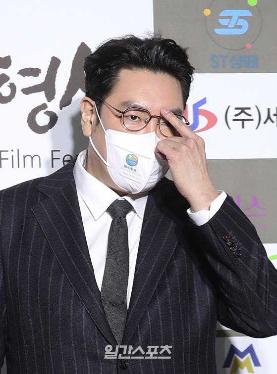 Actor Cho Jin-woong attended the 40th Golden Cinematographer Awards red carpet at the Pacific Tower in Jung-gu, Seoul on the afternoon of the 11th