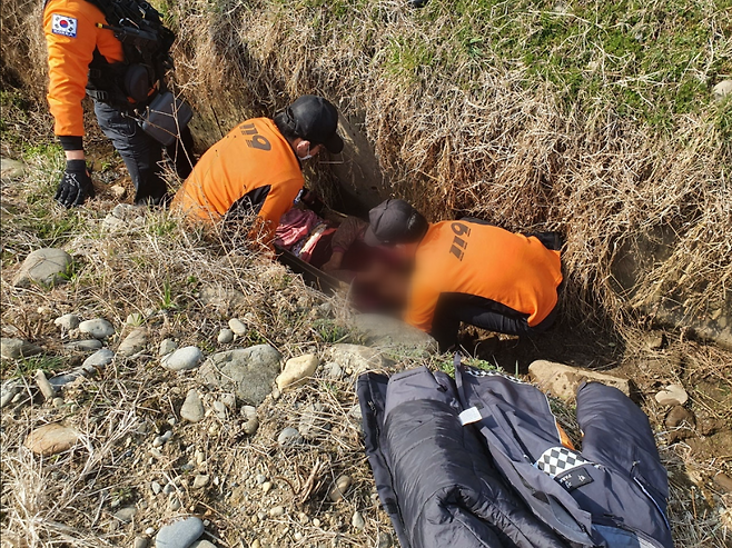 수색 끝에 농수로에서 발견된 할머니