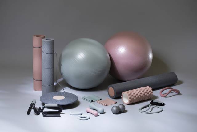 라이프스타일 브랜드 자주의 홈트레이닝 용품.