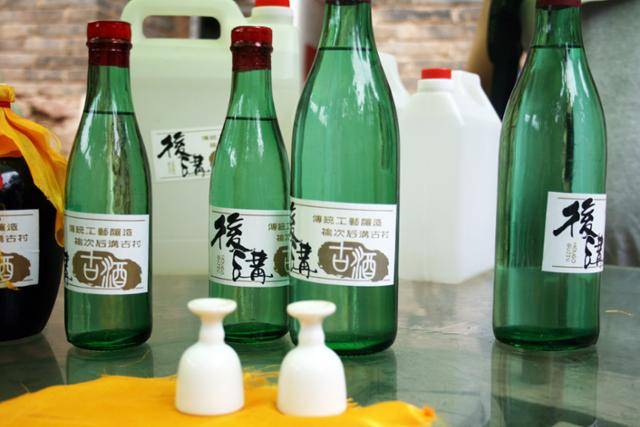 허우거우고촌 상표의 백주. ⓒ최종명