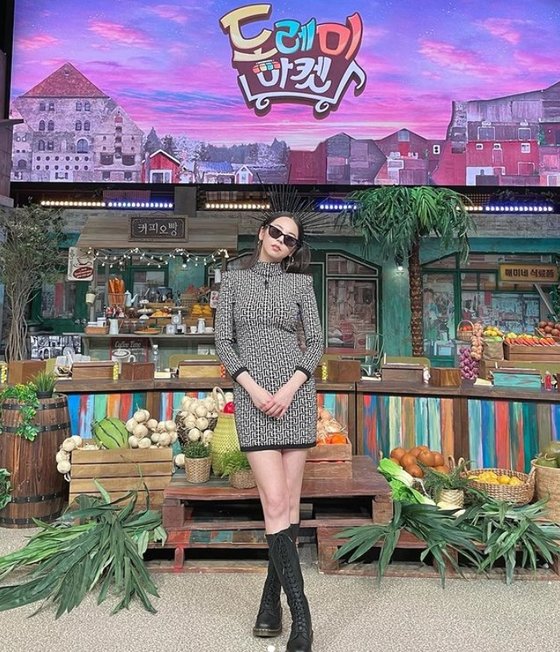 Actor Sohee has encouraged Amazing Saturday Should catch the première.Sohee posted two photos on his SNS on the 13th, along with an article entitled Amazing Saturday at 7:40 this evening.In the open photo, Sohee is styled with dress, boots and sunglasses.TVN Amazing Saturday - Doremi Market poses against the backdrop of the set, giving off a chic charm: a slender figure and charming visuals catch the eye.Sohee will appear on TVN Amazing Saturday which is broadcasted on the afternoon with Kwak Dong-yeon.Fans who encountered the photos responded I am waiting for Amazing Saturday, I want to see it quickly, and It is the best visual.On the other hand, Sohee meets viewers through TVN Drama Stage 2021 - Irrigation which is broadcasted on the 17th.
