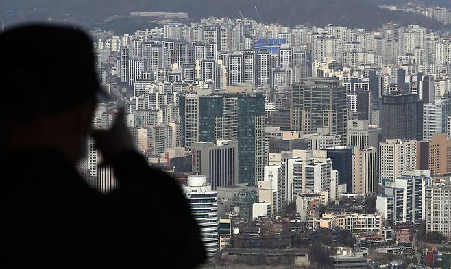 서울 영등포구 63아트에서 바라본 서울 일대 아파트 단지 모습. /사진제공=뉴스1