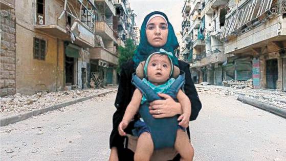 시리아 내전을 기록한 다큐멘터리 '사마에게'..사진 엣나인필름