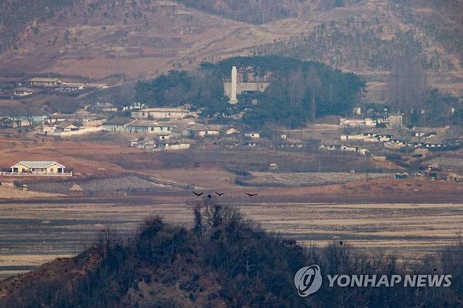 고요한 북녘 한미연합훈련이 진행 중인 지난 9일 경기도 파주시 오두산 통일전망대에서 바라본 북한 황해북도 개풍군 일대가 고요한 모습을 보이고 있다. [연합뉴스 자료사진]