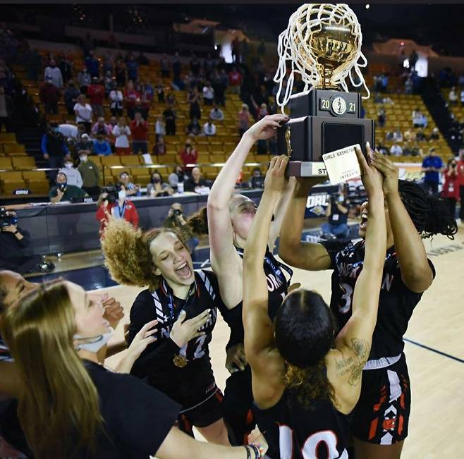 우승 후 환호하는 미 노먼고 선수들. 트위터 발췌. 재판매 및 DB 금지.