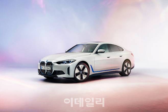 BMW i4