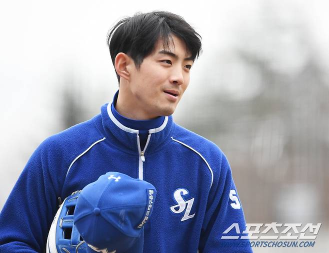 19일 대구 삼성라이온즈파크에서 삼성 선수들이 훈련을 했다. 가볍게 몸을 풀고 있는 구자욱.