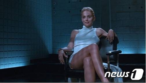 문제의 장면 - 네이버 영화 갈무리