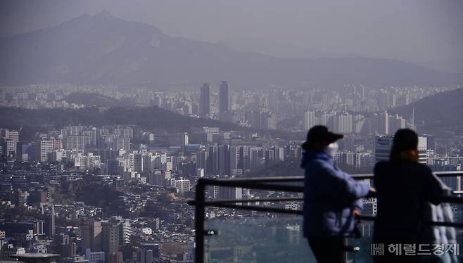 서울 남산에서 바라본 서울 도심의 사진 [박해묵 기자]