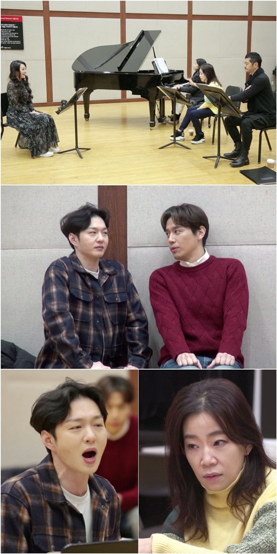 Musical New Lee Chang-sub is tight on Kim Mun-jungs pressure LessonsIn KBS 2TV entertainment Boss in the Mirror (hereinafter referred to as The Ass ear), musical stars Kim So-hyun, Son Jun-ho and three-year musical actor Lee Chang-sub will be tested more harshly and tensely than the stage.The test conducted in the practice room on this day will be verified by Kim Mun-jung, who has been practicing his own song interpretation, and the fantastic voice of musical stars who appreciate in the room will catch the audiences ears.Kim So-hyun, a 20-year musical actor who first came out in the first order, showed off his skills with his acting skills and singing skills.However, Kim Mun-jungs laser eyes, which do not miss a small mistake, turned into ice and tension at a time.Lee Chang-sub, who is in his 10th year as a singer, is the sixth musical to be nervous about watching the scene where even veteran seniors are confused.In this regard, Son Jun-ho and two shots sitting in each position as if they were punished are caught and laughed.At the end of Lee Chang-subs turn, or perhaps not, at the same time as the song begins, Kim Mun-jungs vitriol baptism, Kim Sook and other cast members responded that they were cold and bloody and wondered if Lee Chang-sub could pass the practice safely.Lee Chang-sub, who turned into a musical actor, and the pressure of Lessons, who seems to walk on the ice of the idol trainer Kim Mun-jung, will be released at Boss in the Mirror broadcasted at 5 pm on the 21st.Photo = KBS