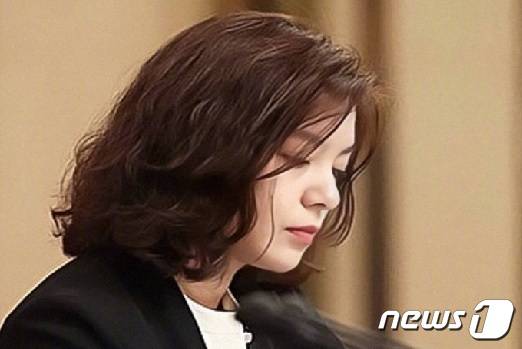 장징  중국 외교부 통역사(웨이보 갈무리)© 뉴스1