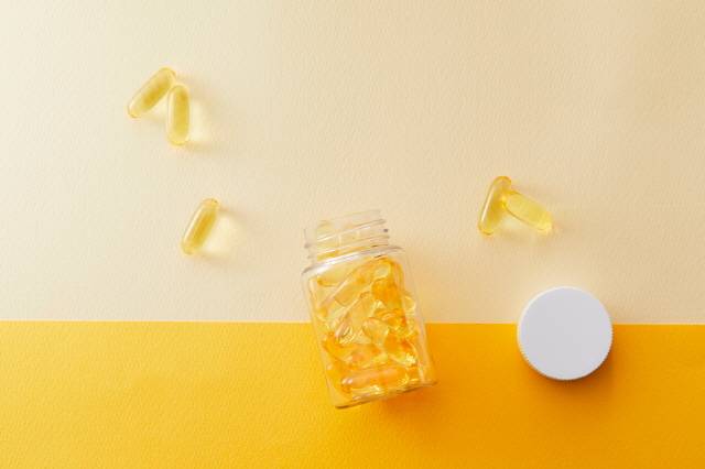 홍삼이나 오메가3 지방산은 점심 때 복용하는 게 좋다./사진=클립아트코리아