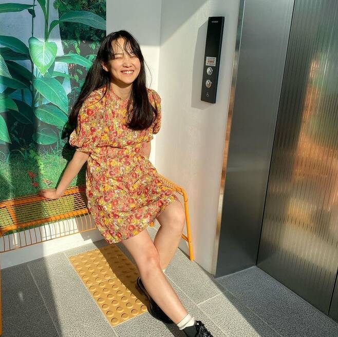 Actor Yoon Seung-ah reveals natural selfieOn March 23, Yoon Seung-ah posted several photos and videos on his instagram with an article entitled No Filter.In the open video, Yoon Seung-ah is looking at the camera around in a colorful pattern dress with transparent basic makeup.He smiled playfully and showed off his lovely visuals, and he still caught his eye with his plump charm, such as closing his eyes in front of the elevator and smiling brightly.Meanwhile, Yoon Seung-ah is communicating with fans through YouTube channel Winning; she marriages with actor Kim Moo Yeol in 2015.