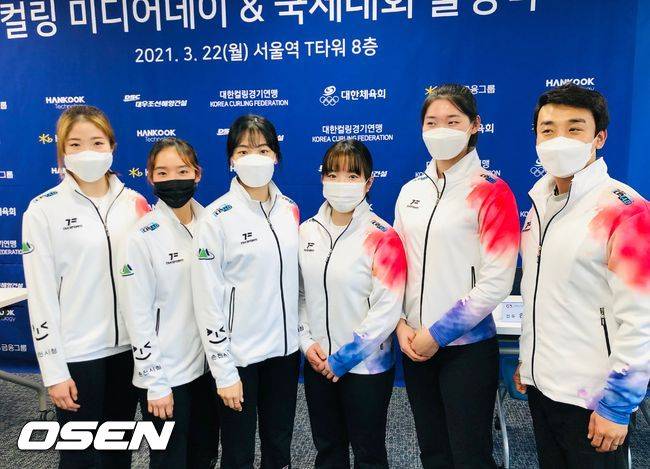 [사진]왼쪽부터 하승연, 김수진, 김민지, 김혜린, 양태이, 이승준 코치 /강필주 기자 letmeout@osen.co.kr