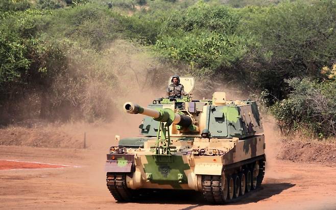 지난 2017년 K9 자주포 100문이 인도에 면허생산방식으로 수출된 바 있으며, 최근 현지에서는 추가 구매와 관련된 얘기가 오고 가는 상황이다. 사진=인도 육군