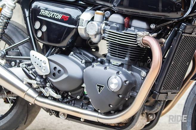 차체 대부분을 무광 컬러로 처리해 차분하면서도 고급스러운 느낌을 준다.