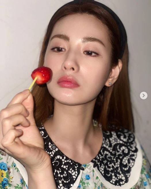 눈썹 결이 한 올 한 올 살아 있는 넘사벽 눈썹 미녀, 나나