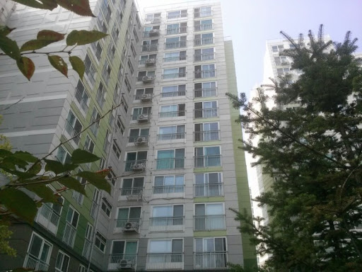 장안구 율전동 일대 아파트 (사진제공 : 라이언블랙파트너스)