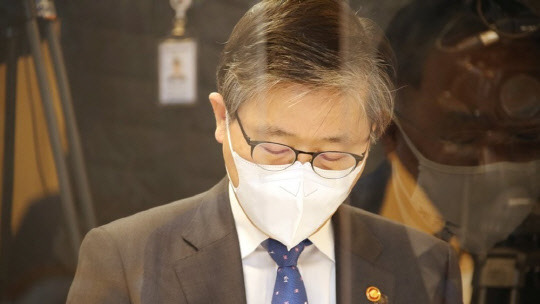 변창흠(사진) 국토부 장관이 26일 열린 제18차 부동산시장 점검 관계장관회의에 참석해 있다. <연합뉴스>