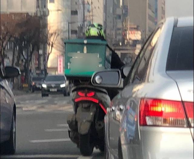 번호판을 뗀 이륜차 [온라인 커뮤니티 캡처]