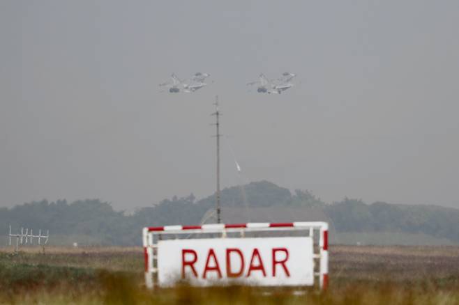 1월 26일 대만 국산 전투기 IDF(경국호)가 대만 타이난에서 실시한 공군 훈련 중 이륙하고 있다. /EPA 연합뉴스