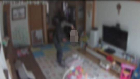 정부 지원 산후도우미의 신생아 학대 의심 영상 캡처. 뉴스1