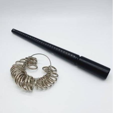 링 게이지와 봉 게이지. [사진 모나코파리 홈페이지]