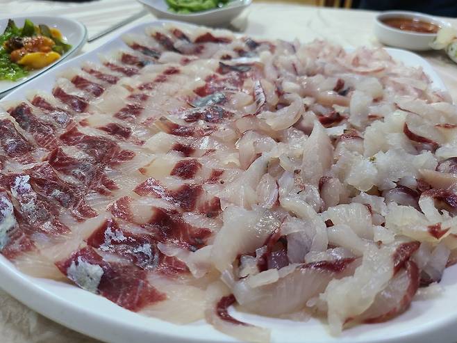 부산에서 맛볼 수 있는 숭어회 [촬영 박성제]