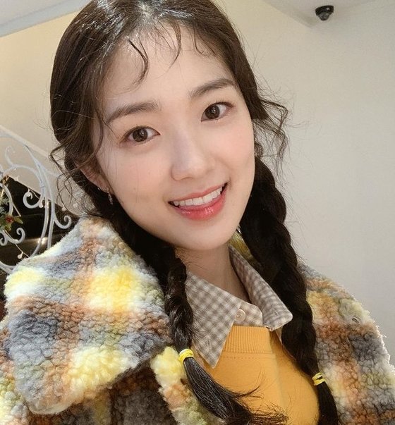 Actor Kim Hye-yoon showed off her refreshing charm.Kim Hye-yoon posted three photos on his SNS on the 29th with an article entitled Thank you for having a good experience.The photo shows Kim Hye-yoon, who has braided his hair in a double-headed braid. The lovely Smile and the air of the youthful atmosphere capture the Sight.The fans who saw the photos responded such as It is a real spring, Smile is a cute person and It is cute like a chick.On the other hand, Kim Hye-yoon appeared in SBS entertainment Beauty and the Beast which was broadcast in the last two parts.JTBC Drama Snowdrop Strengthening: Snowdrop (Gase) is scheduled to air in the second half of this year.