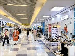 대구 반월당 메트로센터 모습. 의류·잡화점, 엔터테인먼트 공간 등이 즐비하다. 김정석 기자