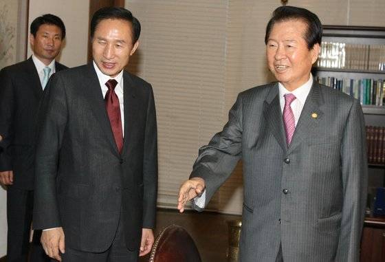 김대중 대통령은 해외자원개발을 시작했고, 이명박 대통령은 이를 크게 확대했다. 중앙포토