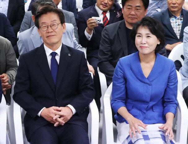 이재명 경기지사와 부인 김혜경씨(사진=연합뉴스)