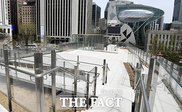 서울시 중구 정동 세실극장 옥상 566㎡에 덕수궁과 성공회성당 등을 볼 수 있는 역사조망 휴식공간인 '세실마루'가 1일 시민들에 개방됐다.