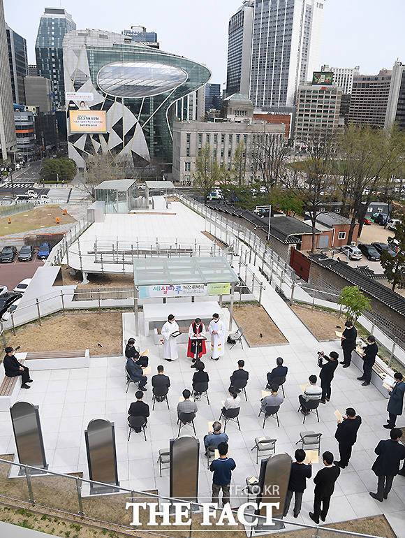 세실극장은 지난 2013년 서울시 미래유산으로 등재된 1970~80년대 소극장 연극의 중심지로, 한때 폐관 위기에 몰리기도 했지만 성공회성당과 서울 도시건축 전시관 등이 힘을 합쳐 정동 역사재생 프로젝트의 거점으로 되살려냈다.