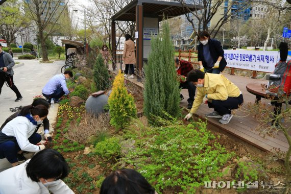 과천시 2일 시민참여형 중앙공원 새단장 기념행사 진행. 사진제공=과천시