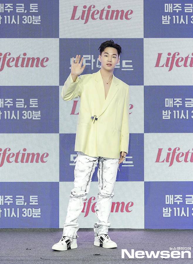 Lifetime Global Original Drama Drama World production presentation was held live on Online on the morning of April 2.Henry Lau was present on the day.Photos
