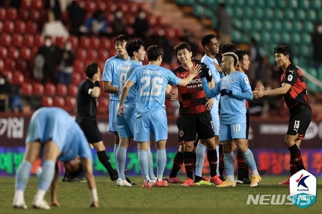 [서울=뉴시스]'정승원 아쉬운 골대 불운' 대구, 포항 0-0 (사진 = 프로축구연맹 제공)