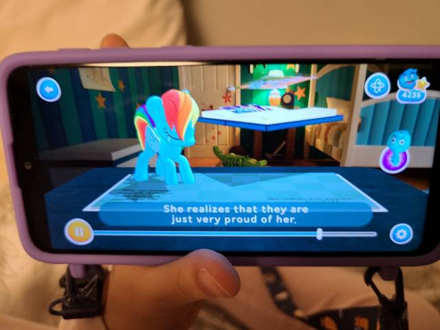 ‘U+카카오리틀프렌즈폰4’ 에 탑재된 ‘U+아이들생생도서관’ 앱에 포함된 영어 책 화면