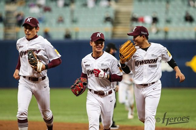 송우현(맨 오른쪽). ⓒ 키움 히어로즈