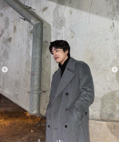 Actor Yeo Jin-goo has revealed a picture of a publicity fairy by releasing a photo full of Hunanmi.Yeo Jin-goo said on his Instagram on the 3rd, Trace today ... trace.# JTBC # Gumto Drama # Monster # One # 9oogram and posted a picture.The photos posted together show Yeo Jin-goo posing in a coat.Yeo Jin-goo, who shows off his handsome Hunan visuals with a coat fit, catches the eye with a soul catch the premiere.On the other hand, Yeo Jin-goo is in the midst of playing one role in JTBC Drama Monster.