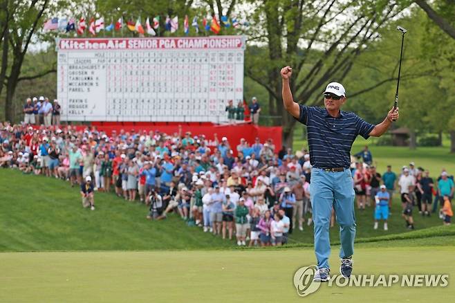 구름 관중 속에서 치러진 2019년 시니어 PGA챔피언십. [AFP/게티이미지=연합뉴스]