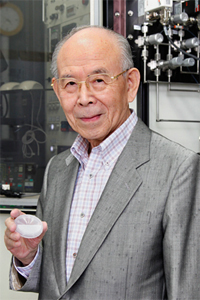 2014년 노벨물리학상 수상자인 아카사키 일본 메이조대 종신교수(사진)가 1일 별세했다. 위키미디어 제공