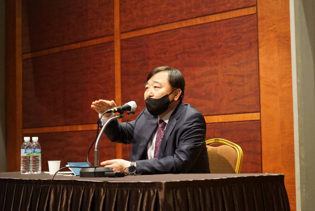 안현호 한국항공우주산업(KAI) 대표이사 사장이 지난 2일 서울 강남구 코엑스에서 열린 기자 간담회에서 ‘항공우주산업 발전 방향 및 비전’을 발표했다./사진 제공=KAI