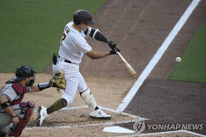 '첫 선발' 김하성, MLB 마수걸이 안타·타점·멀티히트 폭발 [AP=연합뉴스]