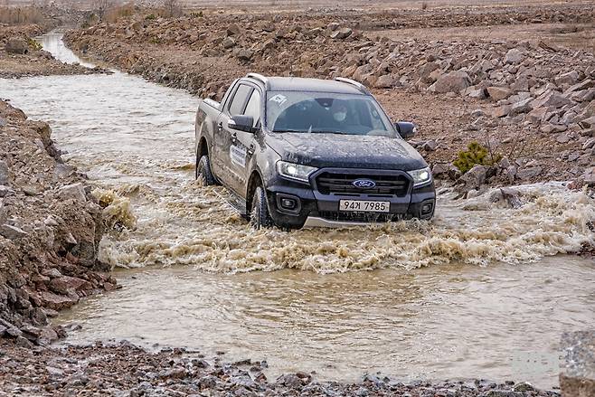와일드트랙도 일정정도의 도강까지 소화할 수 있다.