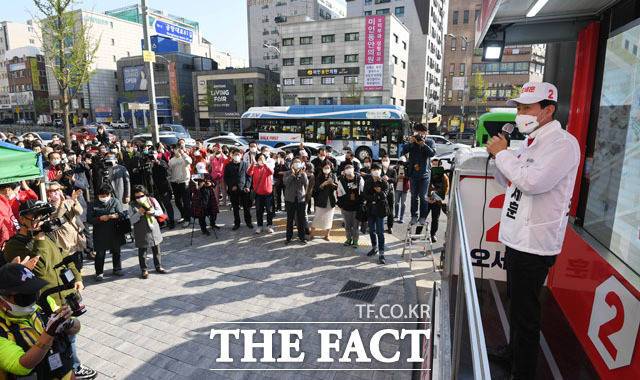 지지호소하는 오 후보.