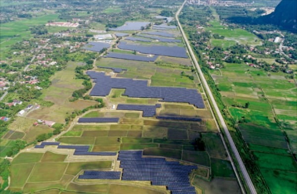 한화큐셀이 말레이시아에 건설 중인 48㎿ 규모의 태양광 발전소.  한화 제공