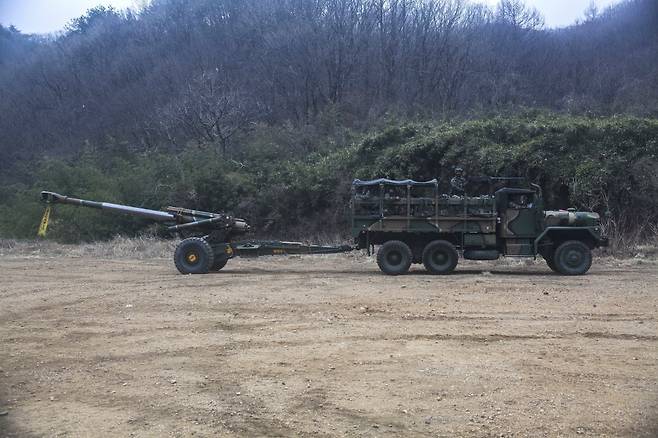 견인포는 자주포와 달리 차량이나 동물과 같은 다른 기동수단에 끌려서 이동하는 포를 뜻한다. 사진=미 해병대